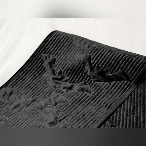 Cynthia Rowley Curious Bat Halloween Table Runner - Picture 3 of 11